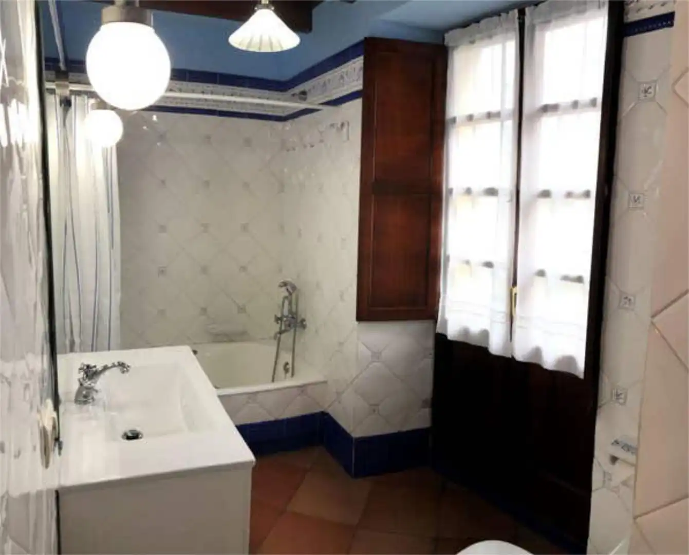 Casa o xalet de lloguer a Ribadeo Bany de Casa o xalet de lloguer en Ribadeo amb Calefacció i Moblat