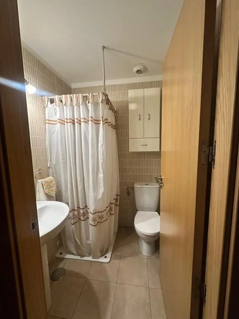 Bathroom of Flat for rent in Córdoba  with Air Conditioner, Heating and Parquet flooring