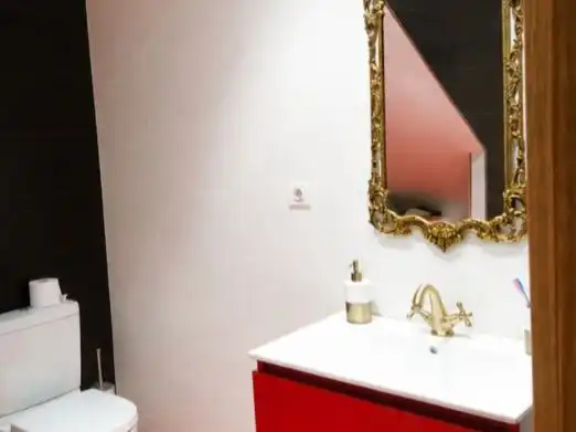 Piso en venta en Calle Ferrocarril, Bezana - Prezanes Baño de Piso en venta en Santa Cruz de Bezana con Calefacción, Parquet y Terraza