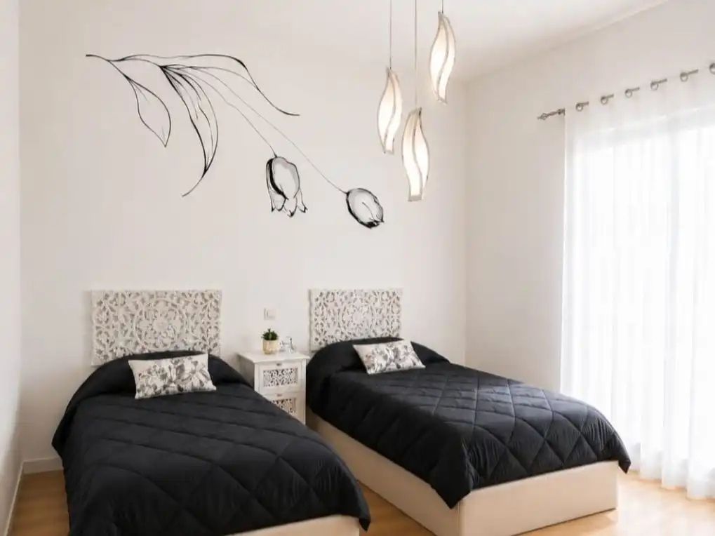 Piso en venta en Calle Ferrocarril, Bezana - Prezanes Habitación de Piso en venta en Santa Cruz de Bezana con Calefacción, Parquet y Terraza