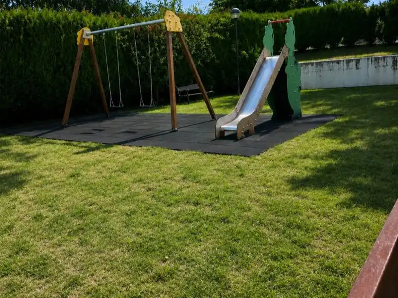 Piso en venta en Calle Ferrocarril, Bezana - Prezanes Jardín de Piso en venta en Santa Cruz de Bezana con Calefacción, Parquet y Terraza