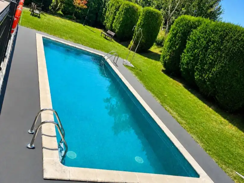 Piso en venta en Calle Ferrocarril, Bezana - Prezanes Piscina de Piso en venta en Santa Cruz de Bezana con Calefacción, Parquet y Terraza