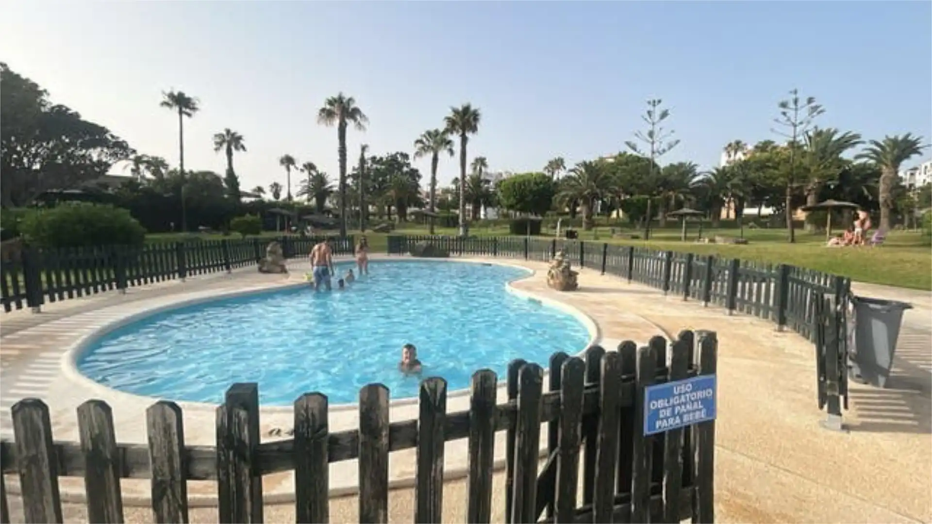 Apartamento de alquiler en Los Jardines de Marbella - La Ermita Piscina de Apartamento de alquiler en Marbella con Calefacción, Jardín privado y Terraza
