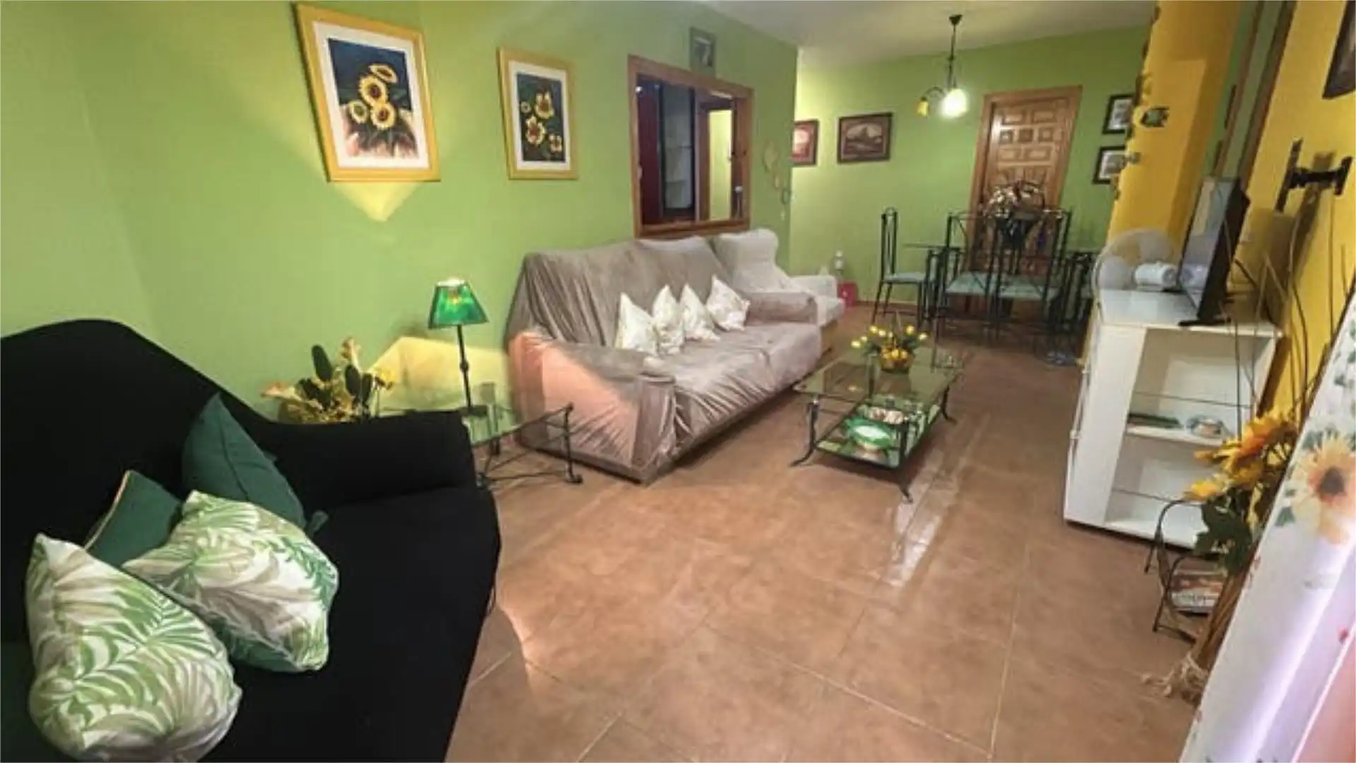 Apartamento de alquiler en Los Jardines de Marbella - La Ermita Sala de estar de Apartamento de alquiler en Marbella con Calefacción, Jardín privado y Terraza