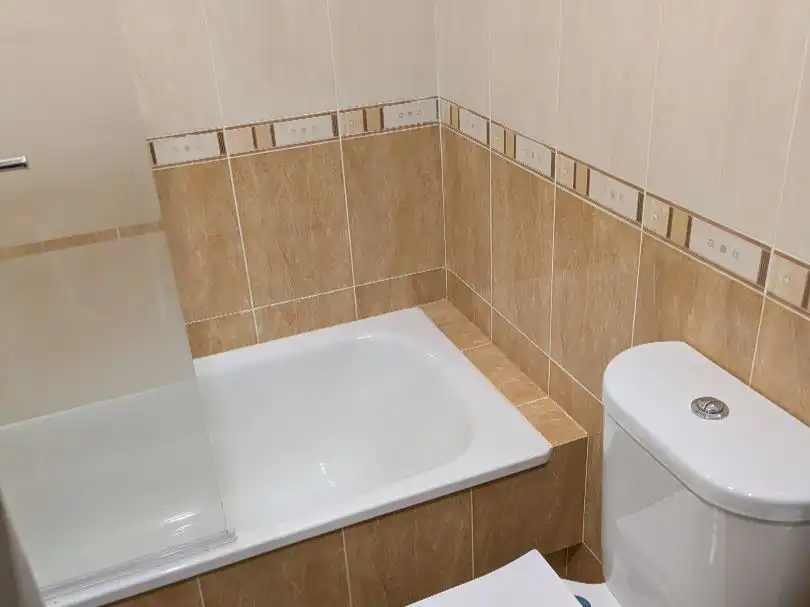 Bathroom of Flat for rent in Vigo   with Heating, Parquet flooring and Storage room