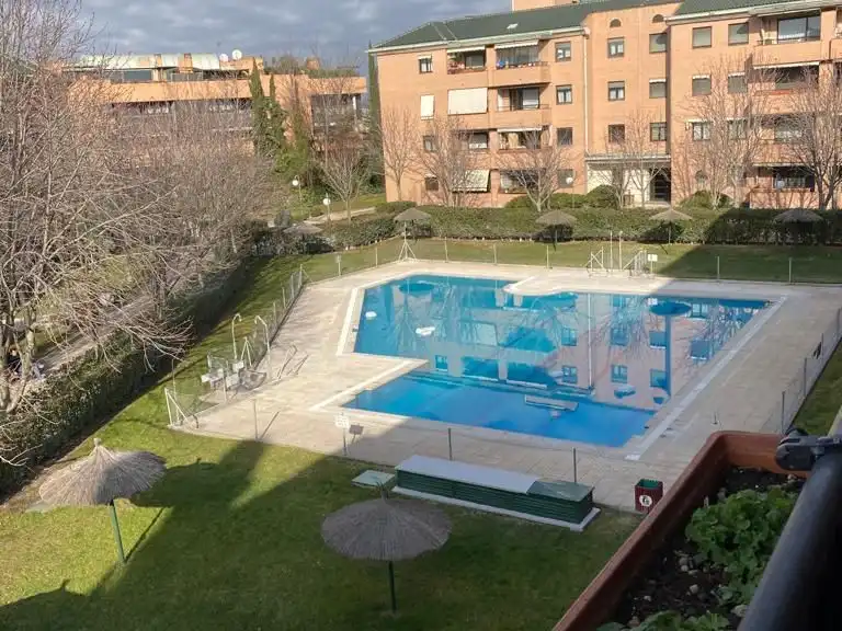 Wohnung zur Miete in Avenida de Europa, 30, Madrid Capital Schwimmbecken von Wohnung zur Miete in Madrid Capital mit Klimaanlage, Terrasse und Schwimmbad