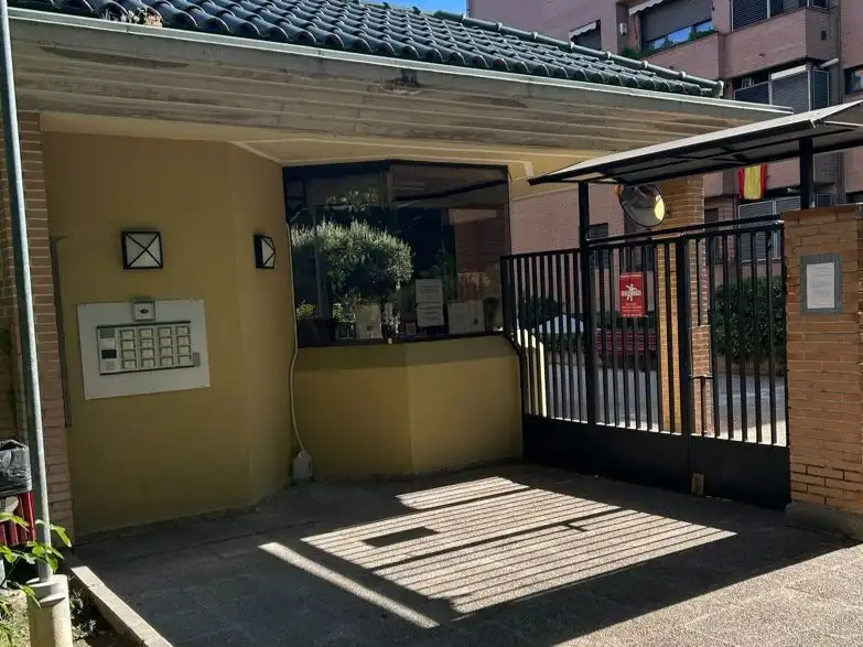 Wohnung zur Miete in Avenida de Europa, 30, Madrid Capital Außenansicht von Wohnung zur Miete in Madrid Capital mit Klimaanlage, Terrasse und Schwimmbad