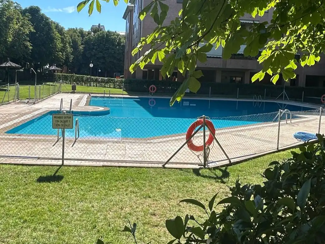Wohnung zur Miete in Avenida de Europa, 30, Madrid Capital Schwimmbecken von Wohnung zur Miete in Madrid Capital mit Klimaanlage, Terrasse und Schwimmbad