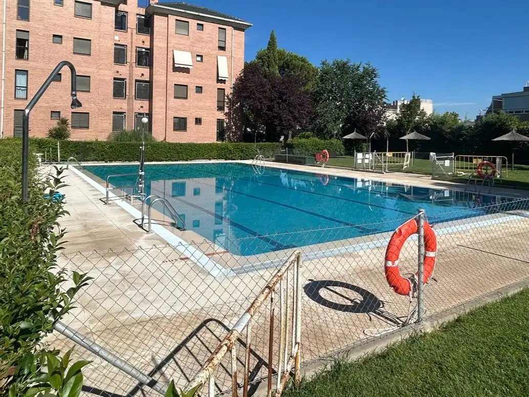 Wohnung zur Miete in Avenida de Europa, 30, Madrid Capital Schwimmbecken von Wohnung zur Miete in Madrid Capital mit Klimaanlage, Terrasse und Schwimmbad