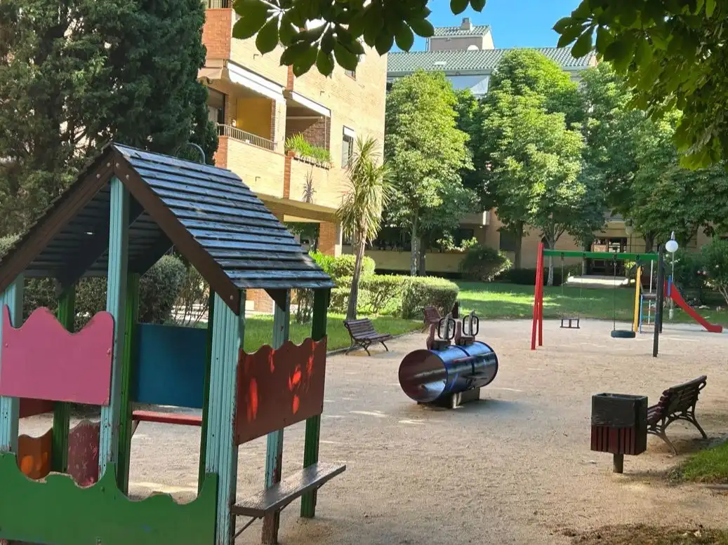 Wohnung zur Miete in Avenida de Europa, 30, Madrid Capital Außenansicht von Wohnung zur Miete in Madrid Capital mit Klimaanlage, Terrasse und Schwimmbad