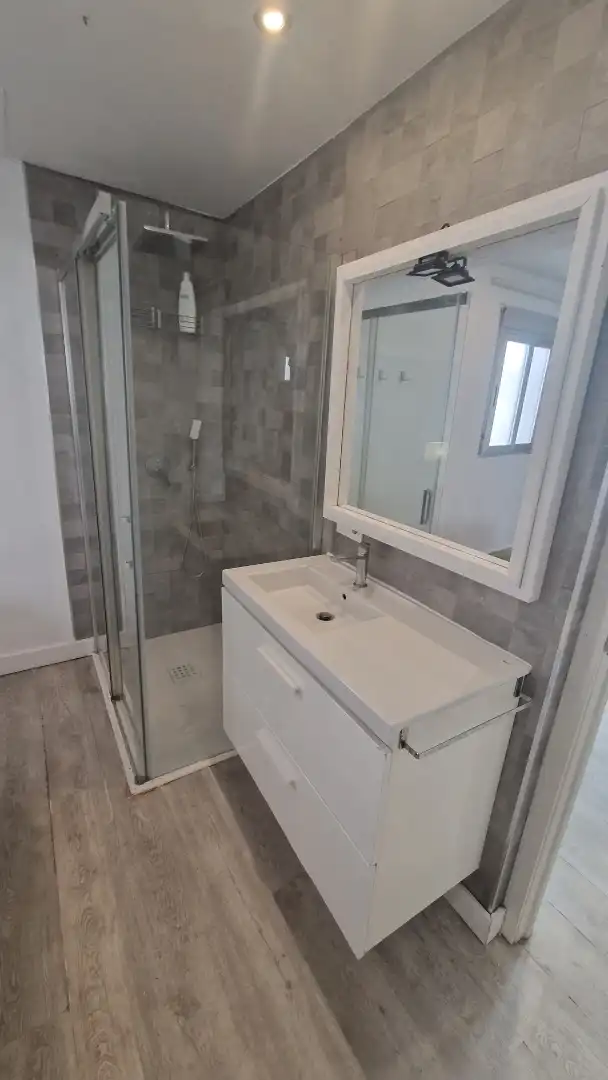Flat for rent in Calle Escritor Sebastián Cuevas, 2, Fuensanta- Arcángel Bathroom of Flat for rent in Córdoba with Air Conditioner, Heating and Parquet flooring