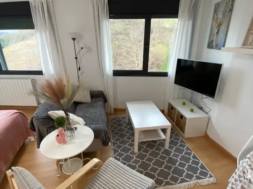 Wohnung zur Miete in Avenida Alisas, 17, Solares - Valdecilla Wohnzimmer von Wohnung zur Miete in Medio Cudeyo mit Möbliert