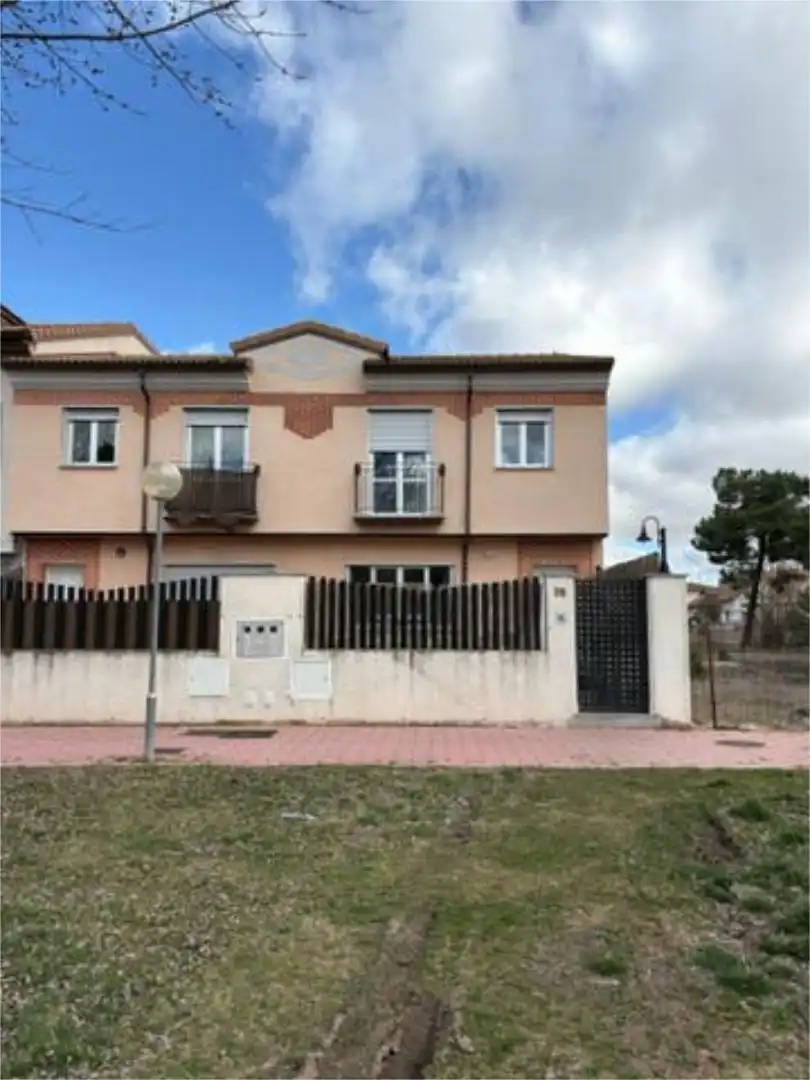 Vista exterior de Pis en venda en Arévalo amb Calefacció, Jardí privat i Terrassa