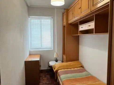 Piso en venta en Barriada Juan XXIII, 17, Burgos Capital Habitación de Piso en venta en Burgos Capital con Balcón