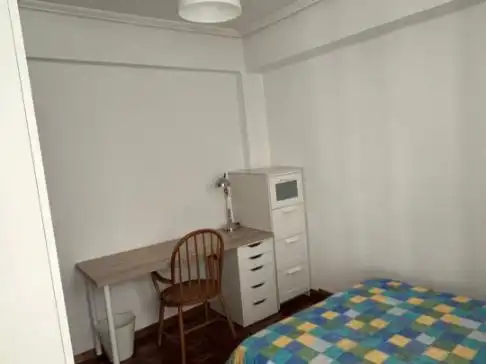 Piso en venta en Barriada Juan XXIII, 17, Burgos Capital Habitación de Piso en venta en Burgos Capital con Balcón