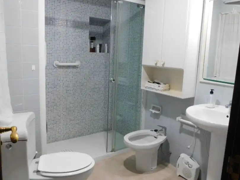 Flat for sale in Avenida de la Reina Mercedes, 29, Sector Sur - La Palmera - Reina Mercedes Bathroom of Flat for sale in Sevilla with Air Conditioner, Heating and Terrace
