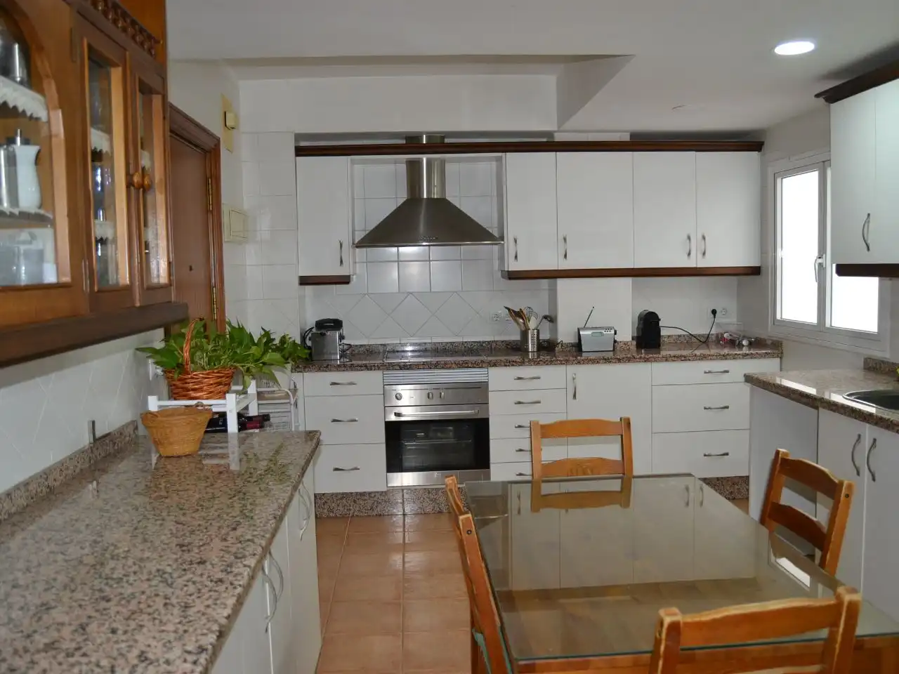 Flat for sale in Avenida de la Reina Mercedes, 29, Sector Sur - La Palmera - Reina Mercedes Kitchen of Flat for sale in Sevilla with Air Conditioner, Heating and Terrace
