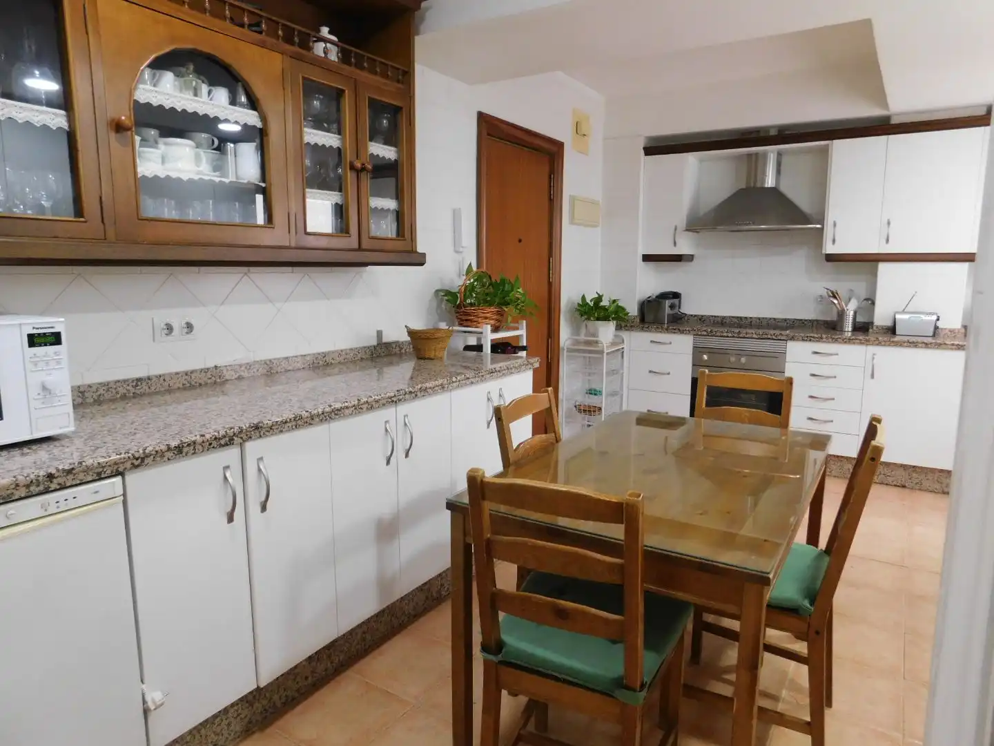Flat for sale in Avenida de la Reina Mercedes, 29, Sector Sur - La Palmera - Reina Mercedes Kitchen of Flat for sale in Sevilla with Air Conditioner, Heating and Terrace