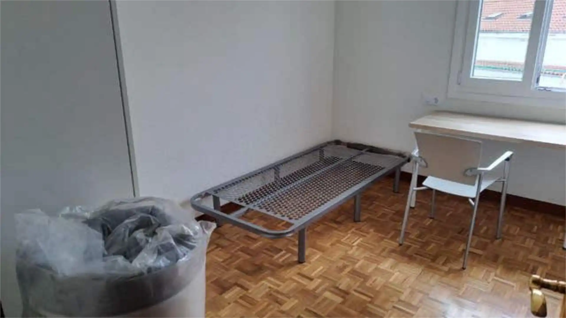 Flat for rent in Desamparados Bedroom of Flat for rent in Vitoria - Gasteiz with Heating and Furnished
