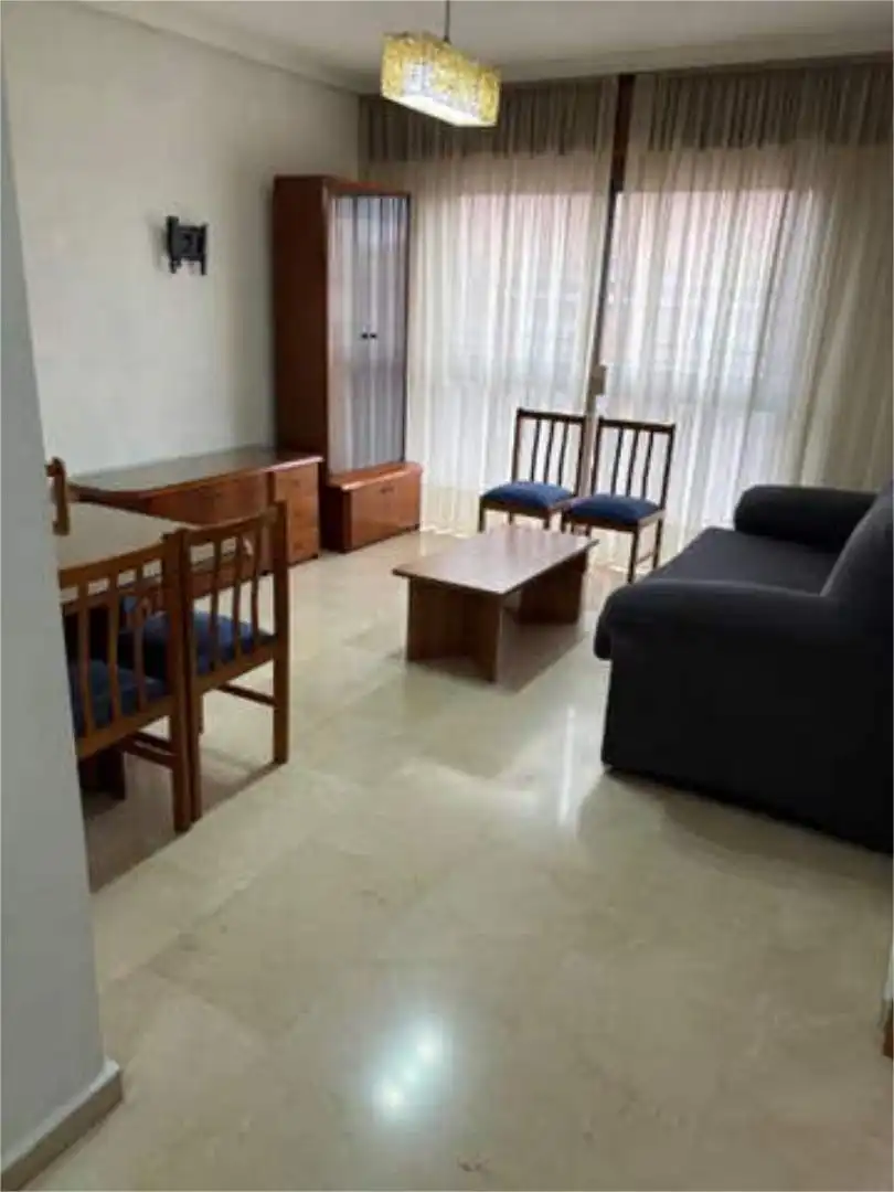 Apartamento de alquiler en Carretas - Pajarita Sala de estar de Apartamento de alquiler en Albacete con Amueblado