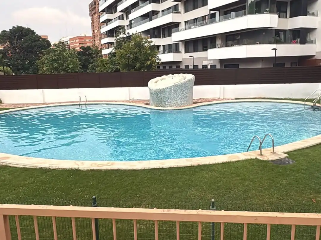 Wohnung zur Miete in Carrer d'Alfauir, 42, Sant Llorenç - Zona Alfahuir Schwimmbecken von Wohnung zur Miete in Valencia mit Klimaanlage, Heizung und Privatgarten