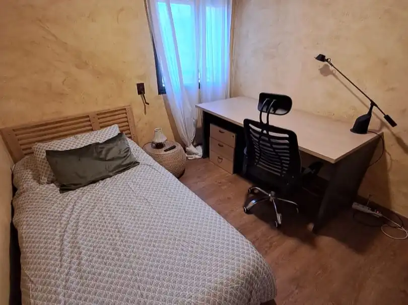 Wohnung zur Miete in Carrer d'Alfauir, 42, Sant Llorenç - Zona Alfahuir Schlafzimmer von Wohnung zur Miete in Valencia mit Klimaanlage, Heizung und Privatgarten