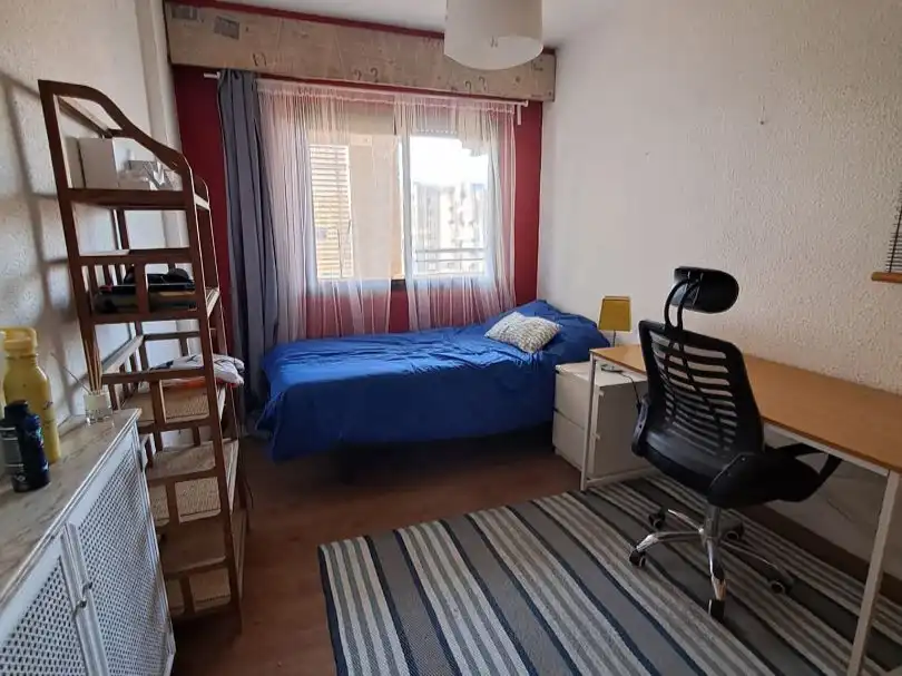 Wohnung zur Miete in Carrer d'Alfauir, 42, Sant Llorenç - Zona Alfahuir Schlafzimmer von Wohnung zur Miete in Valencia mit Klimaanlage, Heizung und Privatgarten