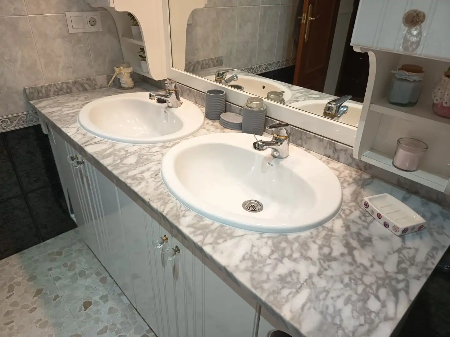 Flat for rent in Avenida Virgen de los Dolores, 18, Vista Alegre - Parque Cruz Conde Bathroom of Flat for rent in Córdoba with Air Conditioner, Heating and Furnished
