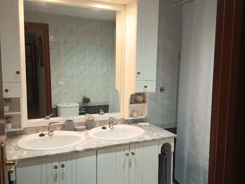 Flat for rent in Avenida Virgen de los Dolores, 18, Vista Alegre - Parque Cruz Conde Bathroom of Flat for rent in Córdoba with Air Conditioner, Heating and Furnished