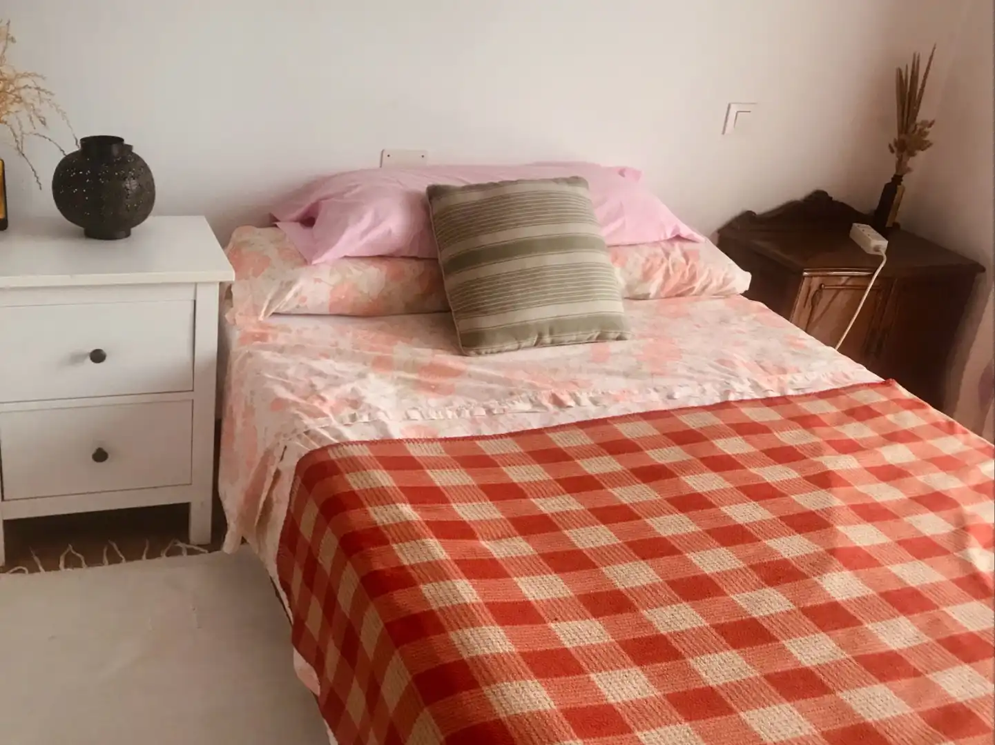 Casa adosada en venda a LU-P-0610, 11, Ribadeo Dormitori de Casa adosada en venda en Ribadeo amb Jardí privat, Terrassa i Traster