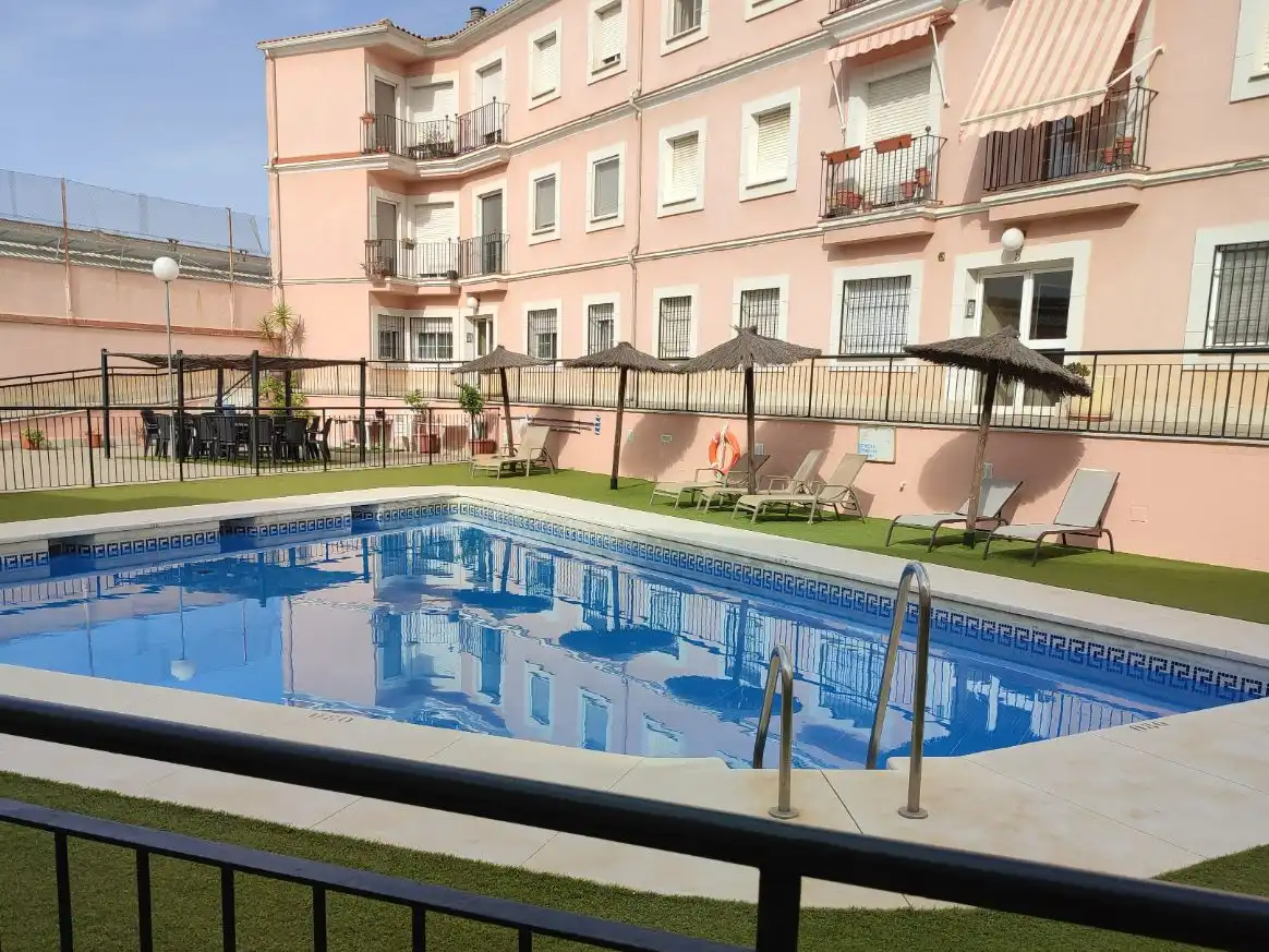 Flat for rent in Calle Joaquín Román Álvarez, 1, Las Almenas Swimming pool of Flat for rent in Tomares with Air Conditioner, Heating and Swimming Pool