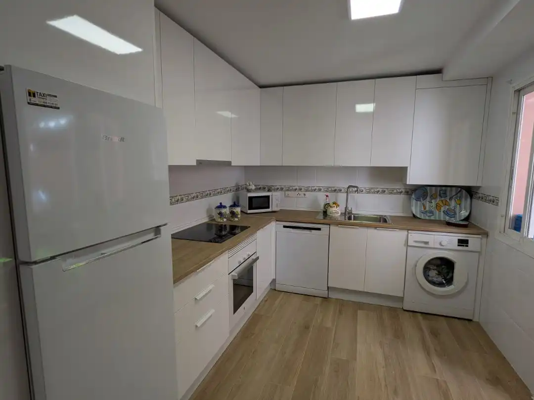 Flat for rent in Calle Joaquín Román Álvarez, 1, Las Almenas Kitchen of Flat for rent in Tomares with Air Conditioner, Heating and Swimming Pool