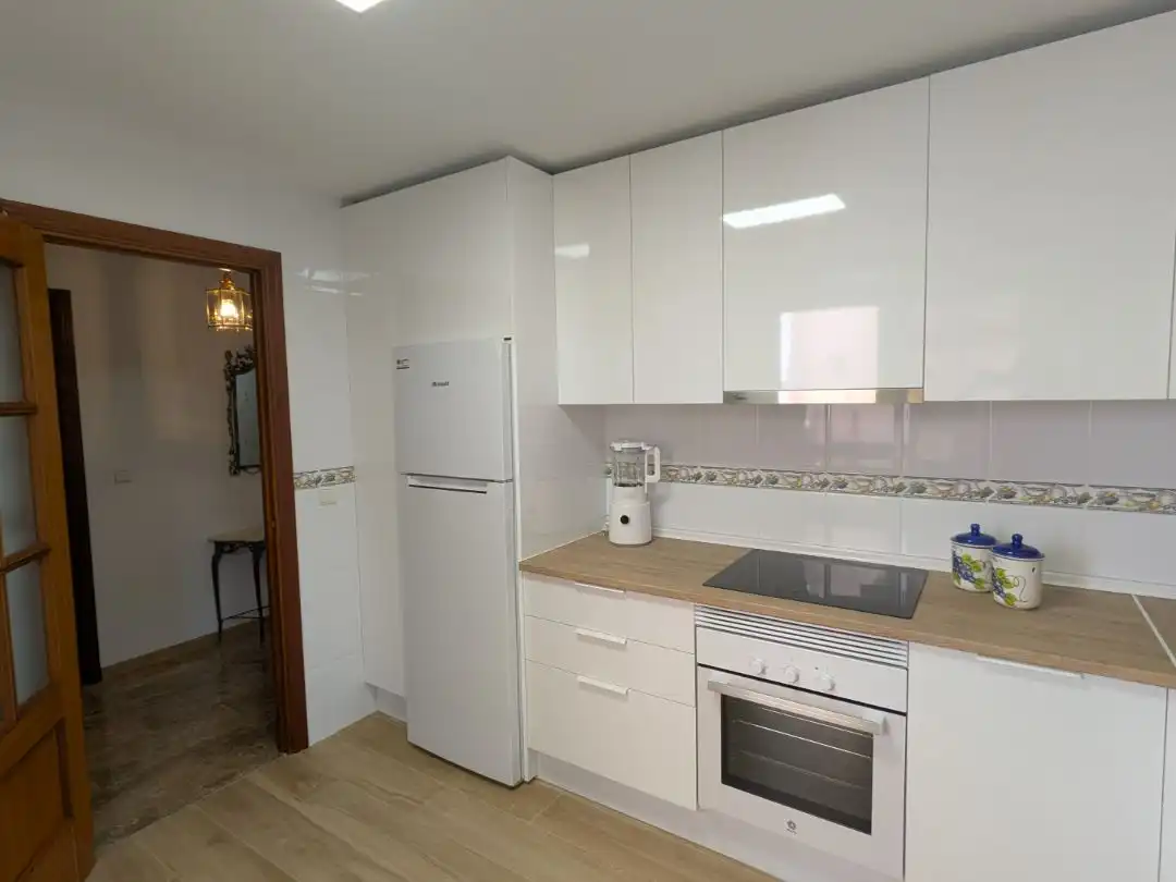 Flat for rent in Calle Joaquín Román Álvarez, 1, Las Almenas Kitchen of Flat for rent in Tomares with Air Conditioner, Heating and Swimming Pool