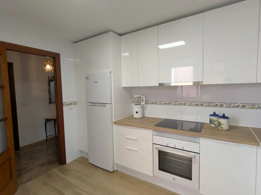Flat for rent in Calle Joaquín Román Álvarez, 1, Las Almenas Kitchen of Flat for rent in Tomares with Air Conditioner, Heating and Swimming Pool
