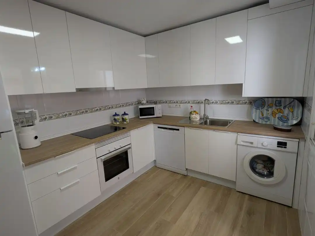 Flat for rent in Calle Joaquín Román Álvarez, 1, Las Almenas Kitchen of Flat for rent in Tomares with Air Conditioner, Heating and Swimming Pool