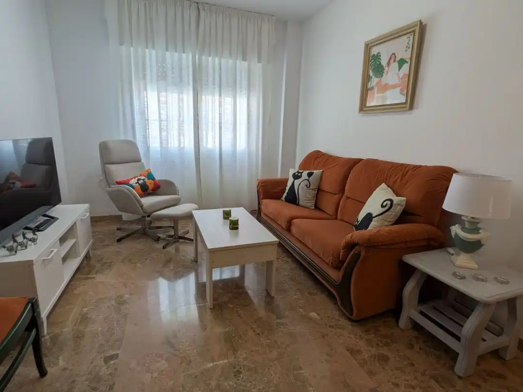 Flat for rent in Calle Joaquín Román Álvarez, 1, Las Almenas Living room of Flat for rent in Tomares with Air Conditioner, Heating and Swimming Pool
