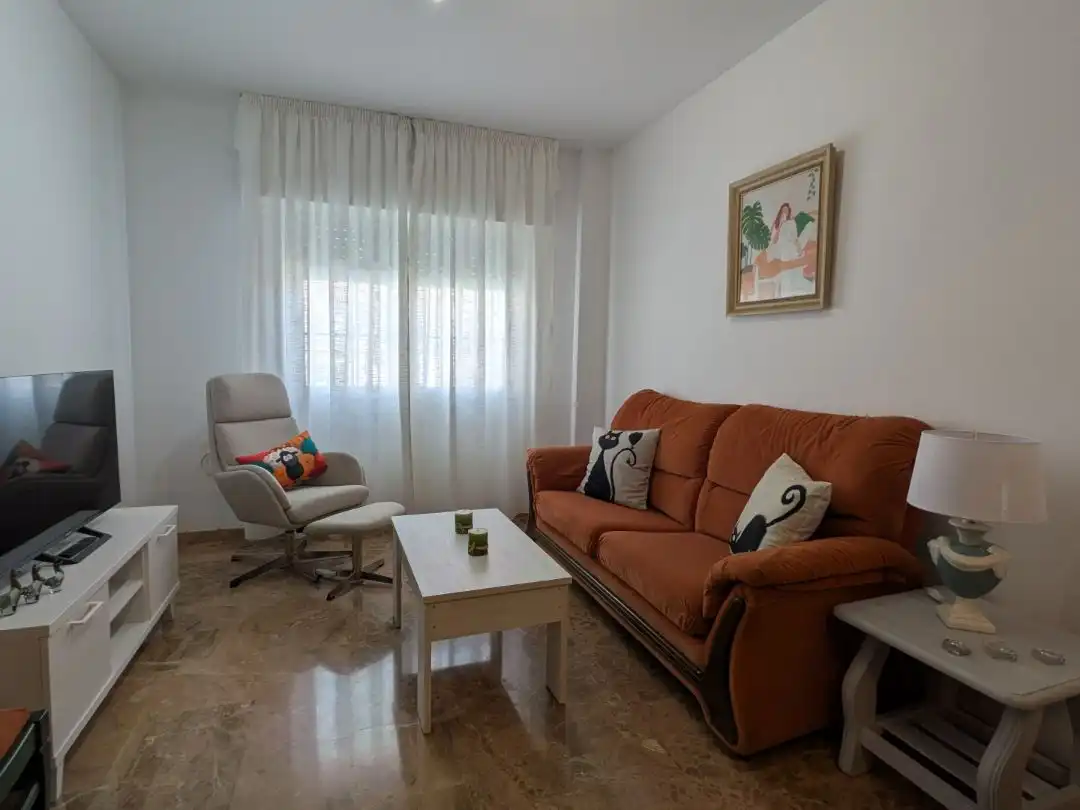 Flat for rent in Calle Joaquín Román Álvarez, 1, Las Almenas Living room of Flat for rent in Tomares with Air Conditioner, Heating and Swimming Pool