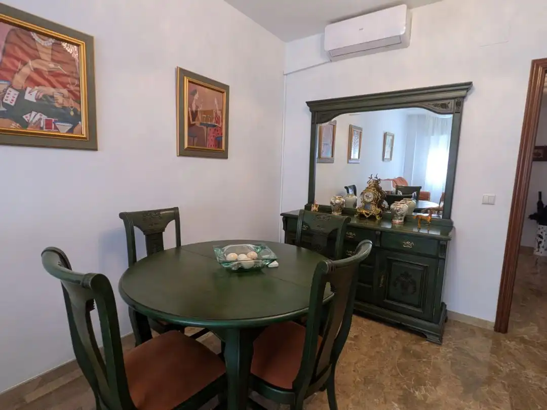 Flat for rent in Calle Joaquín Román Álvarez, 1, Las Almenas Dining room of Flat for rent in Tomares with Air Conditioner, Heating and Swimming Pool