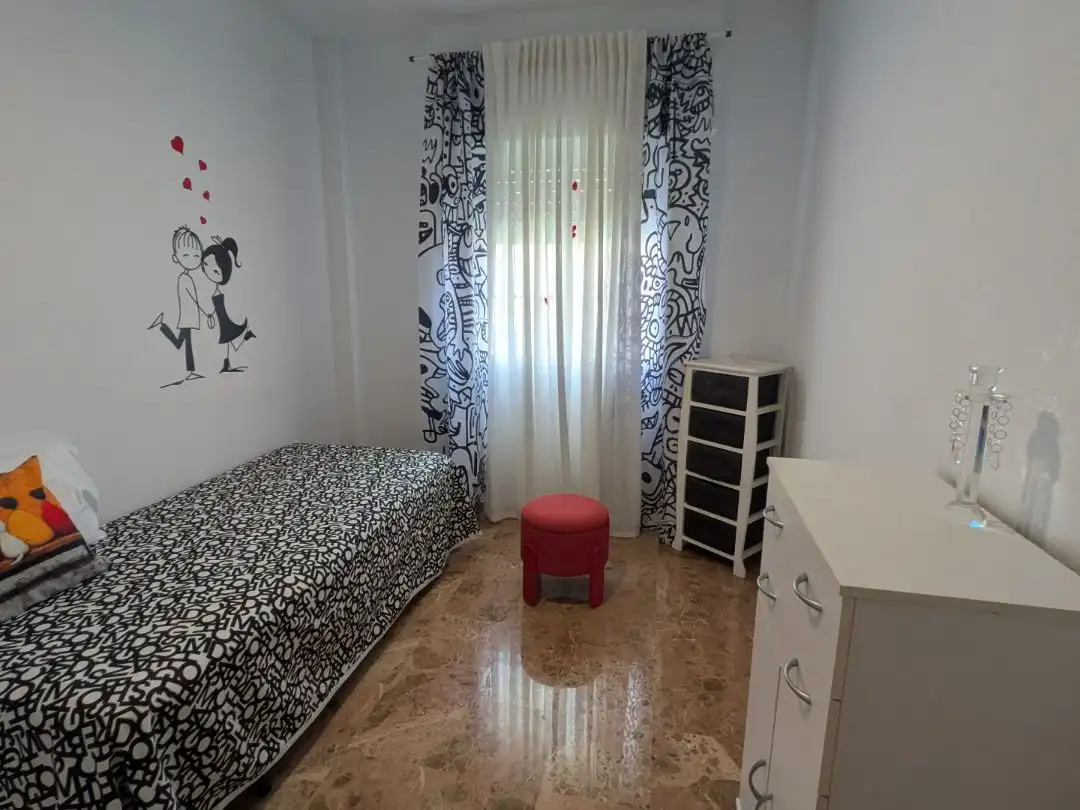 Flat for rent in Calle Joaquín Román Álvarez, 1, Las Almenas Bedroom of Flat for rent in Tomares with Air Conditioner, Heating and Swimming Pool