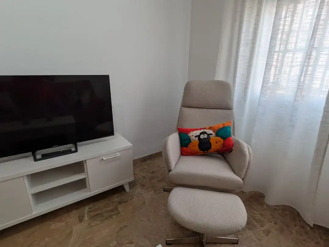 Flat for rent in Calle Joaquín Román Álvarez, 1, Las Almenas Living room of Flat for rent in Tomares with Air Conditioner, Heating and Swimming Pool