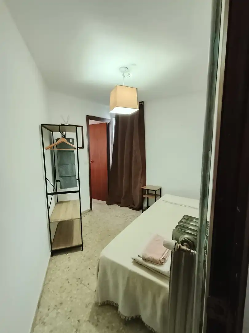 Dormitori de Pis de lloguer en Soria Capital  amb Calefacció, Parquet i Terrassa
