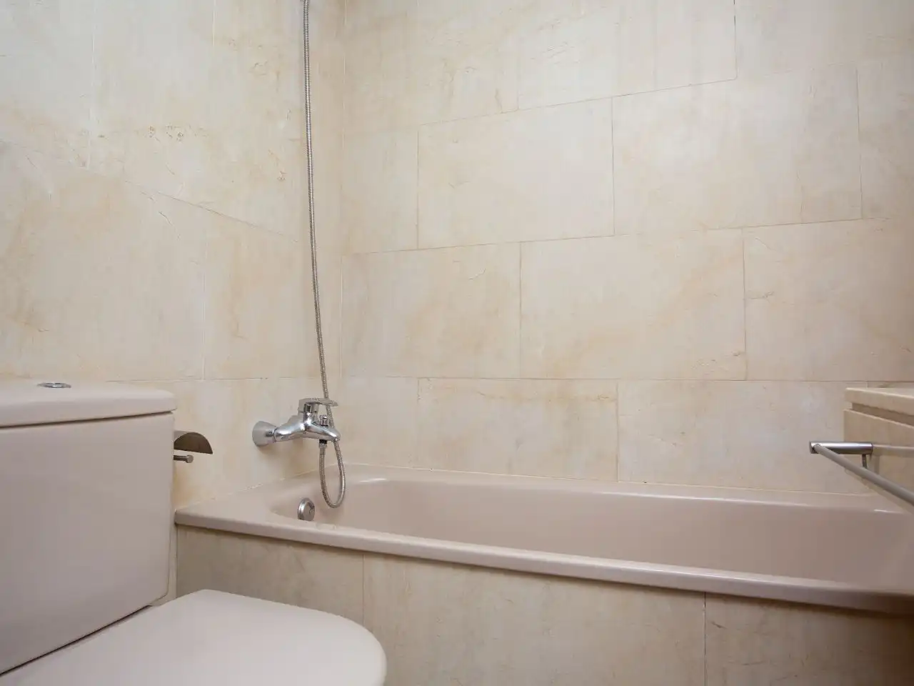 Flat for rent in Avinguda de França, 1, Penya - Roja - Avda. Francia Bathroom of Flat for rent in Valencia with Air Conditioner, Heating and Terrace
