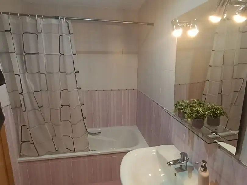 Wohnung zur Miete in Rúa Castelao, 69, Sarria Badezimmer von Wohnung zur Miete in Sarria mit Heizung, Parkett und Abstellraum
