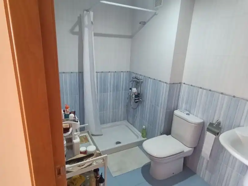 Wohnung zur Miete in Rúa Castelao, 69, Sarria Badezimmer von Wohnung zur Miete in Sarria mit Heizung, Parkett und Abstellraum