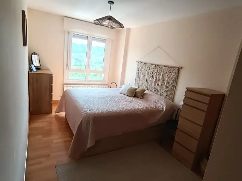 Wohnung zur Miete in Rúa Castelao, 69, Sarria Schlafzimmer von Wohnung zur Miete in Sarria mit Heizung, Parkett und Abstellraum