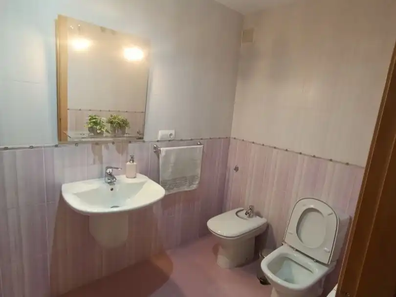 Wohnung zur Miete in Rúa Castelao, 69, Sarria Badezimmer von Wohnung zur Miete in Sarria mit Heizung, Parkett und Abstellraum