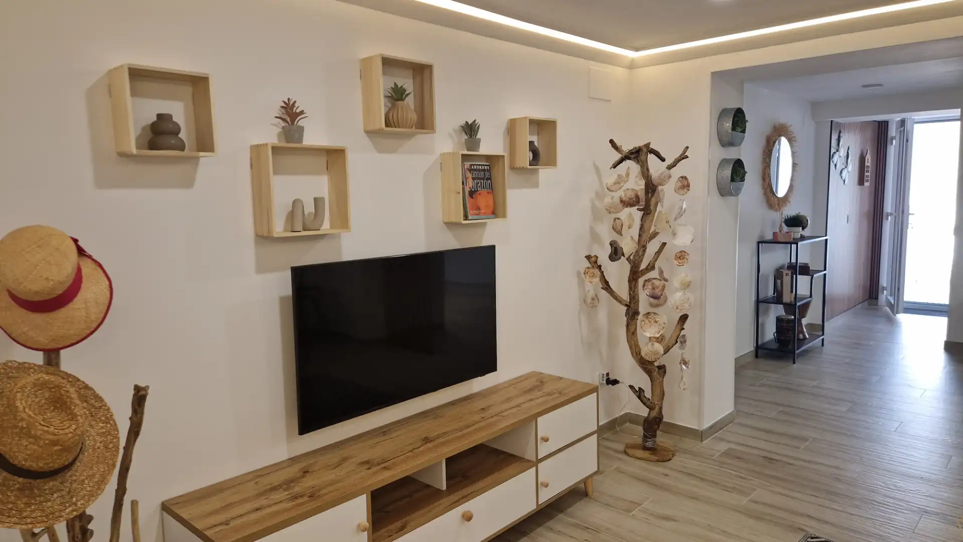 Piso de alquiler en Avinguda Reina Fabiola, 28, El Colomer - La Bateria - La Coma Sala de estar de Piso de alquiler en Llançà con Aire acondicionado, Calefacción y Jardín privado
