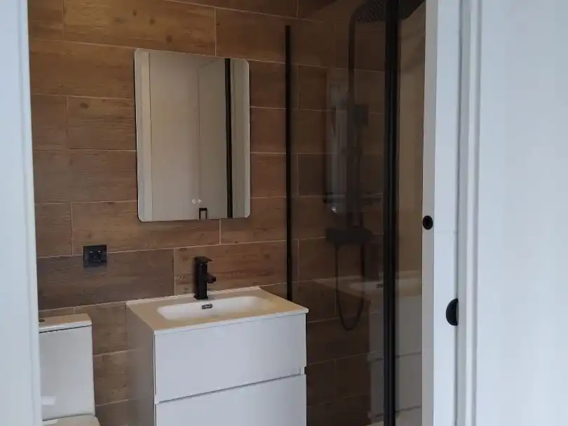 Estudio de alquiler en Ponte Pequena, 21, Coristanco Baño de Estudio de alquiler en Coristanco con Calefacción, Terraza y Amueblado