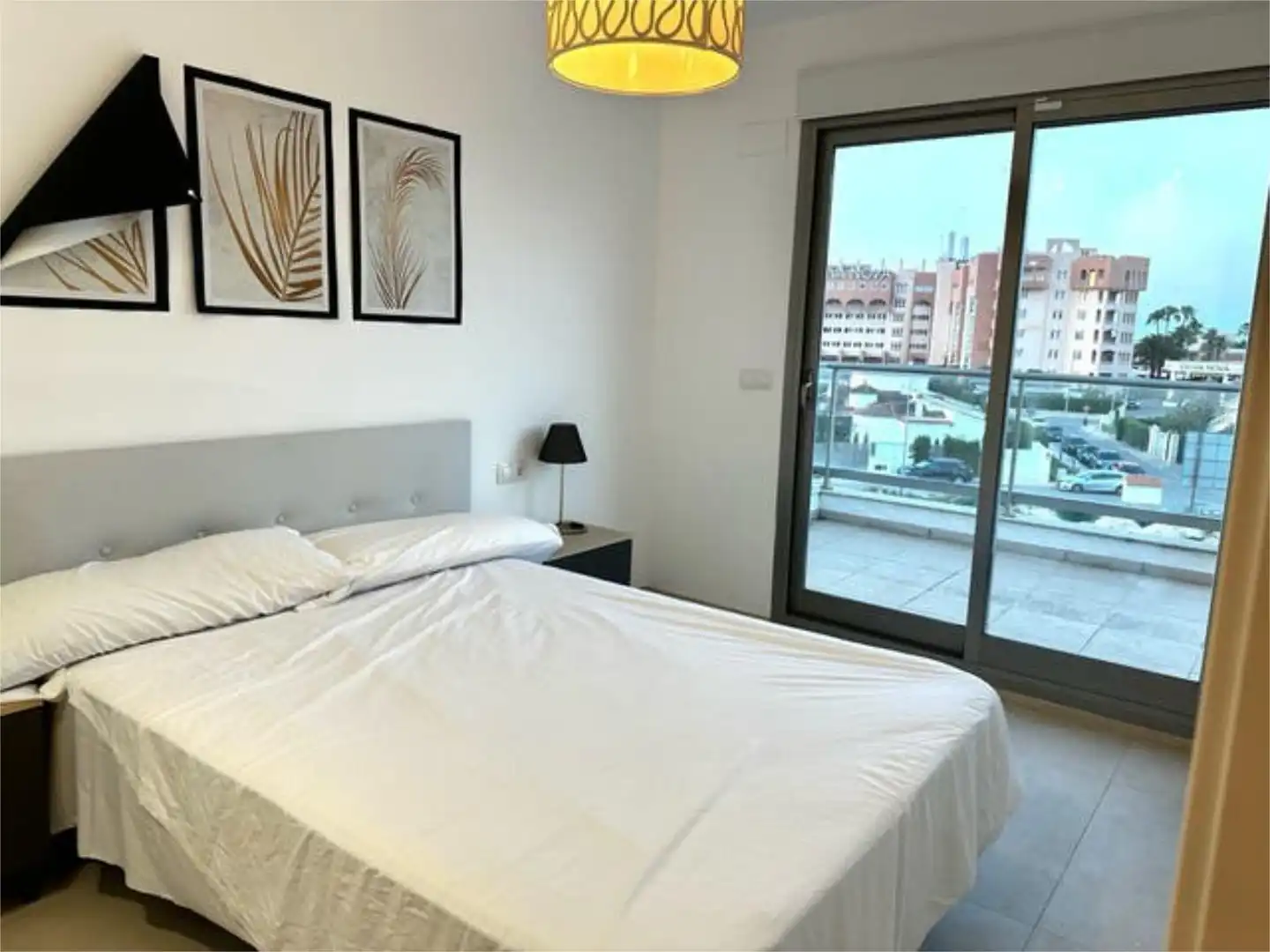 Àtic de lloguer a Oliva Nova Dormitori de Àtic de lloguer en Oliva amb Terrassa, Piscina i Moblat