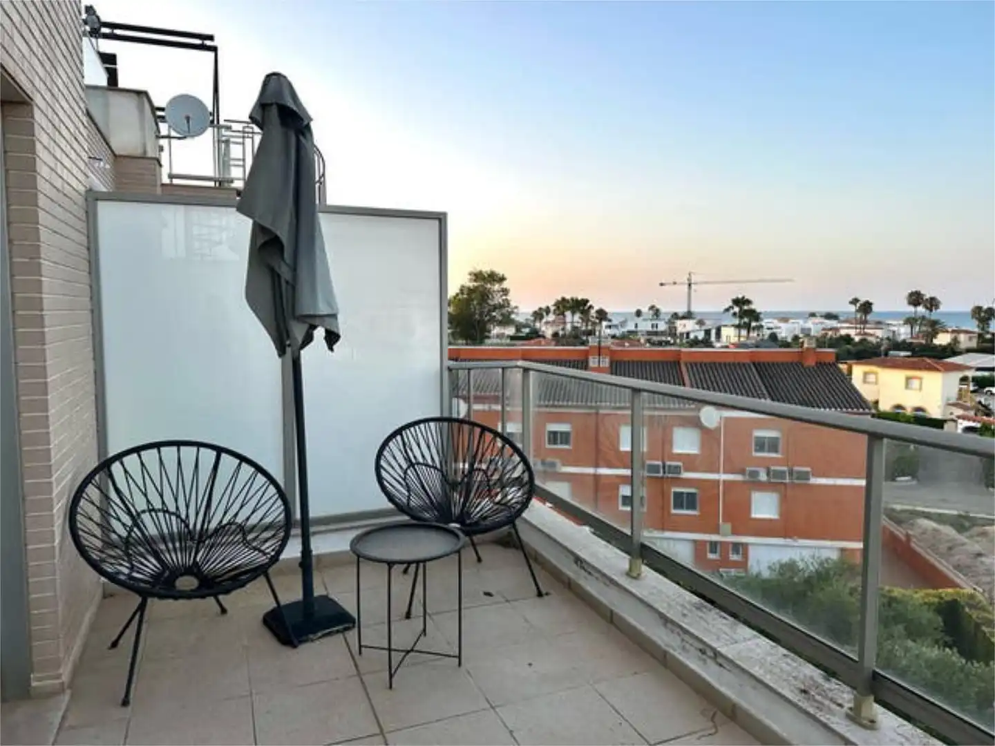 Àtic de lloguer a Oliva Nova Terrassa de Àtic de lloguer en Oliva amb Terrassa, Piscina i Moblat